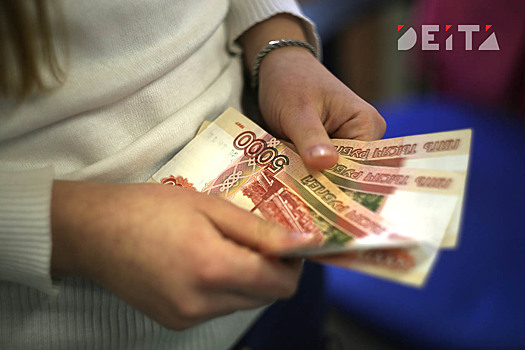 Экономисты советуют россиянам без сбережений откладывать треть от зарплаты