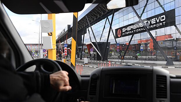 Автоэксперт рассказал об опасности езды на автомобиле с открытыми окнами