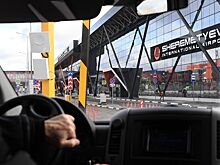 Автоэксперт рассказал об опасности езды на автомобиле с открытыми окнами