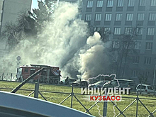 Иномарка сгорела на бульваре в Кемерове