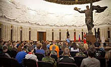 Встреча школьников с героем СССР Валерием Востротиным прошла в Музее Победы