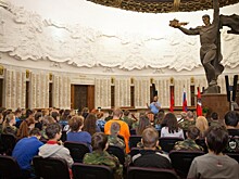 Встреча школьников с героем СССР Валерием Востротиным прошла в Музее Победы