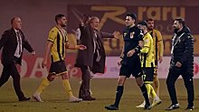 Президент «Истанбулспора» увел команду с поля после гола «Трабзонспора». Ему не понравилось, что судья засчитал взятие ворот