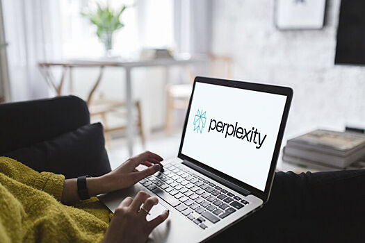 Samsung официально встроит в свои смартфоны ИИ, который работает в России