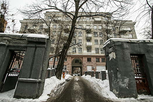 Определена стоимость квартир в одной из самых знаменитых сталинок Москвы