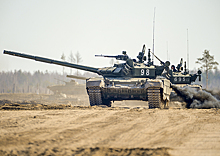 Командующий войсками ЗВО генерал-полковник Александр Журавлев поздравил воинов-танкистов на учении «Запад-2021» с профессиональным праздником