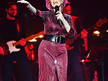 Триумфальное возвращение и винтажный образ: Наталья Ветлицкая выступила на юбилейном концерте Дмитрия Маликова