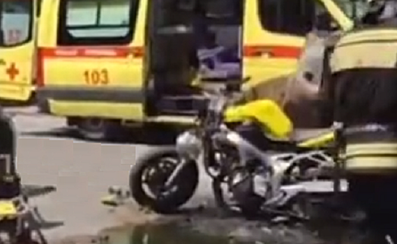 В Сочи после ДТП с трактором водитель мотоцикла попал в больницу. Видео