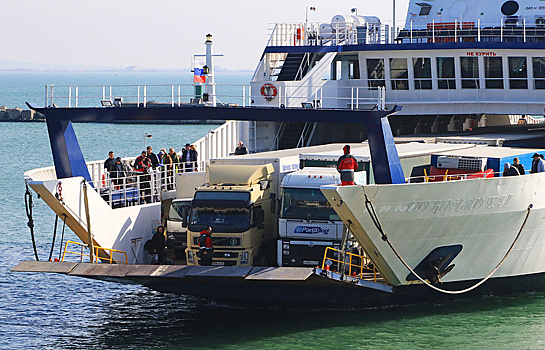 В районе Керченской переправы сухогруз пропал с радаров