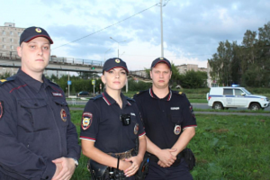 Свердловские полицейские спасли тонувшую в реке пожилую женщину