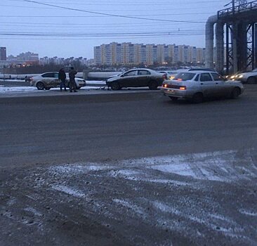 На Танкистов столкнулись две легковушки