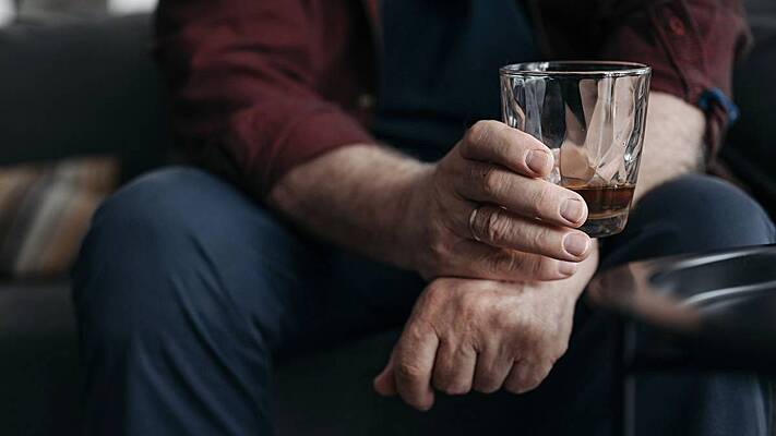 Как алкоголь влияет на зрение и почему это происходит