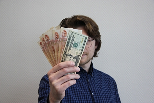 Стало известно, какая минимальная зарплата будет у петербуржцев в 2025 году
