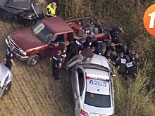 Власть закона: на видео попала месть полицейских водителю за долгую погоню