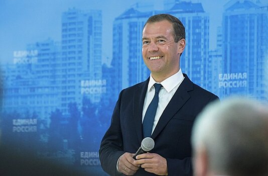 Медведев заведет страницу в китайских соцсетях
