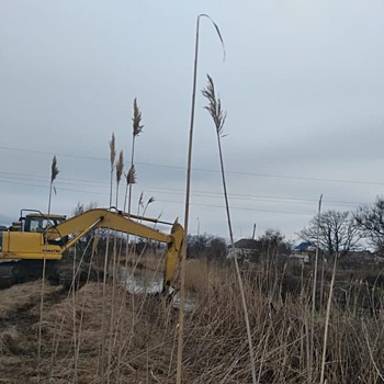 Под Анапой чистят водоотводной канал