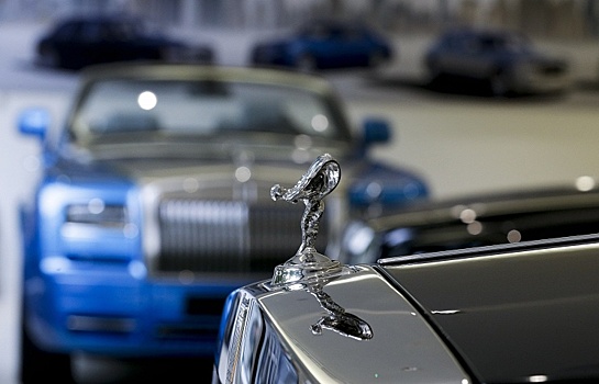Rolls-Royce представил финальную серию купе и кабриолета Phantom