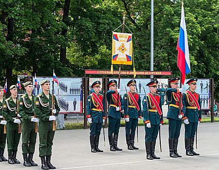 Выпускникам пензенского артинститута вручили дипломы и нагрудные знаки