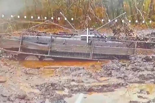 Утонувшую в грязи украинскую БМП добили дроном-камикадзе