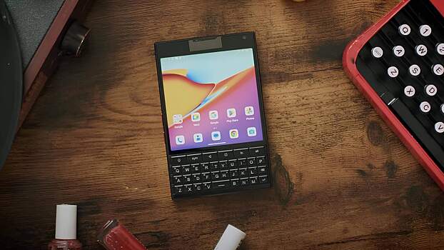 Unihertz  представила квадратный смартфон с QWERTY-клавиатурой