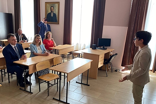 В Ереване Юрий Слюсарь посетил школу имени Чехова