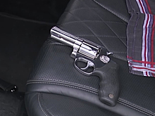 В Москве инспекторы ДПС остановили Mercedes с вооруженным водителем