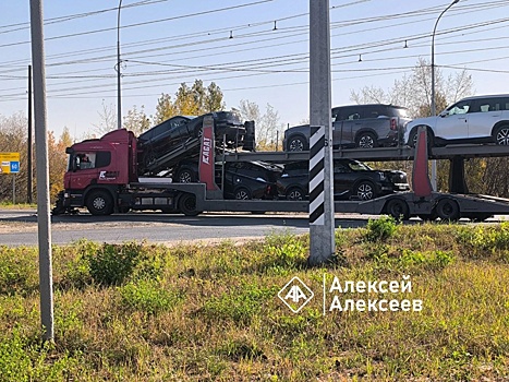 Автовоз с китайскими иномарками попал в ДТП в Дзержинске