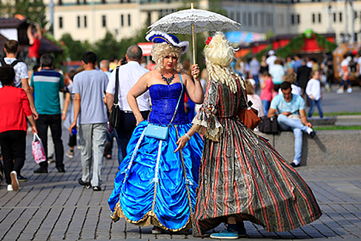 «Хватит проституток, Чехова давай!»