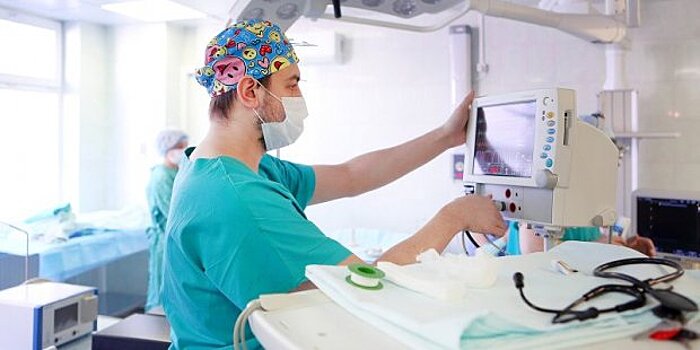 Нейрохирурги в Зеленограде начали проводить операции на позвоночнике без скальпеля