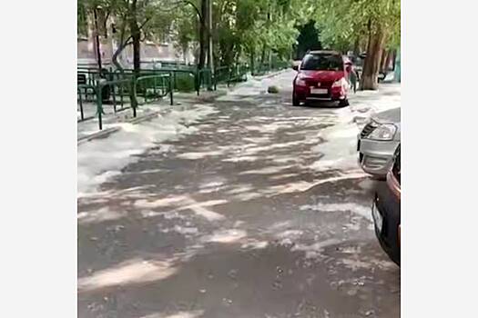 Июньские «сугробы» в российском городе попали на видео