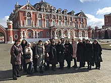 Сотрудницы Академии Генштаба получили в подарок экскурсию в Петровский путевой дворец