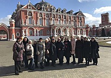 Сотрудницы Академии Генштаба получили в подарок экскурсию в Петровский путевой дворец