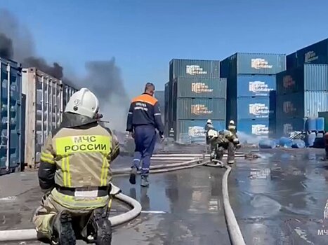 Пожар в грузовом терминале в Новороссийске потушили