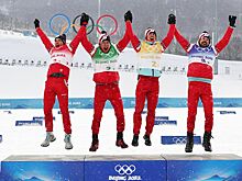 Сборная России по лыжным гонкам выиграла золото Олимпиады-2022 в эстафете — эмоции Большунова, Устюгова и других