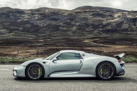 В России поставили на учет гиперкар Porsche 918 за 2 млн долларов