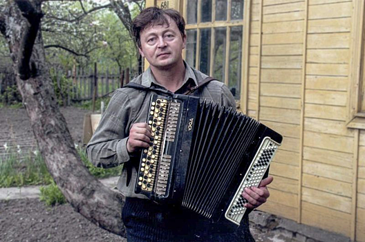 3 февраля исполнилось бы 62 года курскому поэту Юрию Асмолову