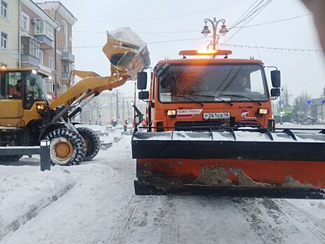 В Курске ночью снег будут убирать 63 единицы спецтехники