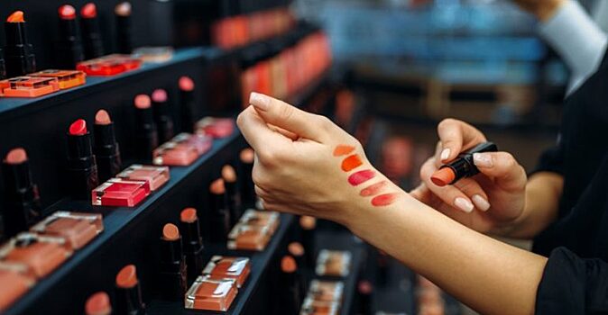 Опасно для здоровья: почему стоит отказаться от пробников косметики в магазинах