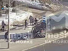 Наезд фургона на пешеходов в Санкт-Петербурге попал на видео
