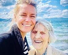 Любовь Толкалина прилетела в гости к 85-летней бабушке