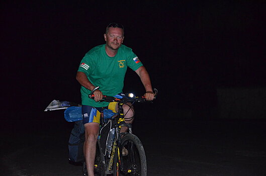 Без шлема до Абхазии: поэт из Тамбова прибыл в Сухум на велосипеде