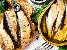 Ученый объяснил, чем опасны консервы