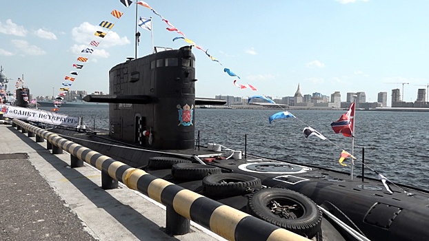 Большое корабельное событие: как проходит Военно-морской салон в Петербурге