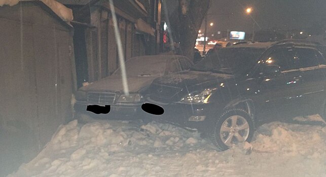 Водитель Lexus устроил ДТП в Октябрьском районе