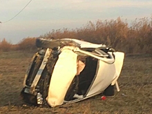 В Славянском районе пятеро молодых людей перевернулись на Toyota Corolla