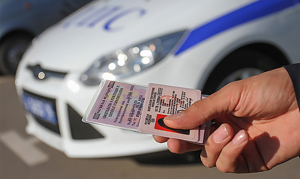 Число впервые получивших водительские права москвичей снизилось на 11,4% в январе-июне - до 29,1 тыс.