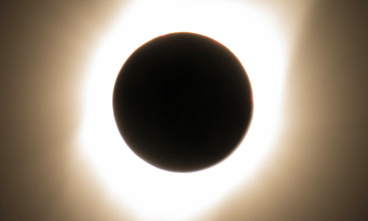 солнечное затмение 4к. можно ли увидеть затмение. солнечное затмение через компакт диск. аналемма птолемея. следующее лунное затмение.