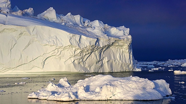 Крупнейший дрейфующий айсберг может уплыть за пролив Дрейка и разрушиться
