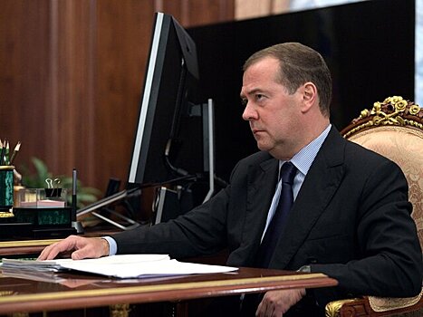 Медведев назвал взлом страницы "ВКонтакте" проявлением информационной войны