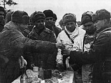 «100 грамм для храбрости»: как в русской армии появилась эта традиция